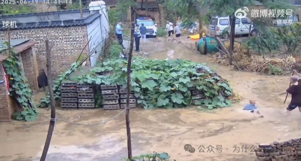 老人摔倒在水中，民警视而不见被免职冤吗？