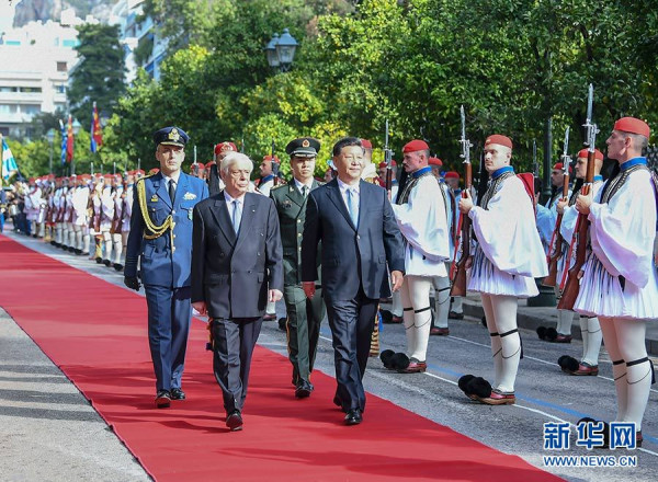 习近平同希腊总统帕夫洛普洛斯会谈