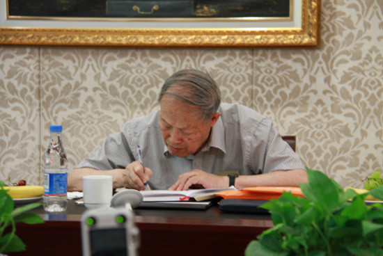 是让敌对势力牵着鼻子走，还是牵着敌对势力的鼻子走？  ——网络意识形态安全研讨会纪要