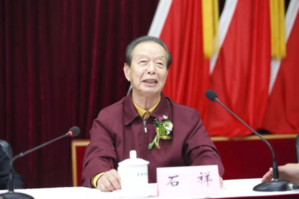 军旅诗人石祥拜读《论持久战》