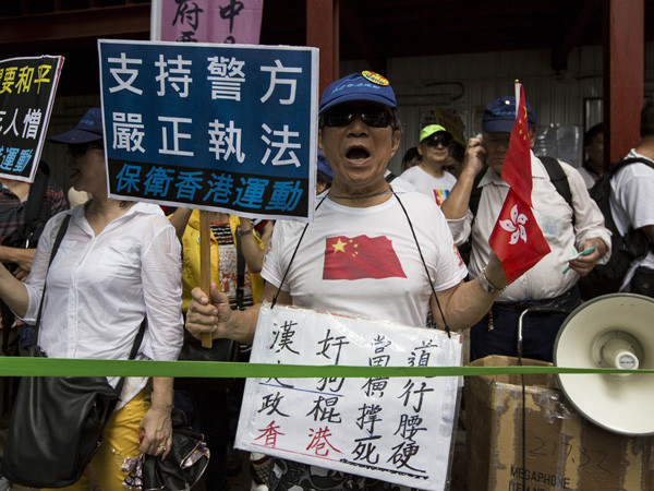 香港12万人参加“保普选反占中”大游行