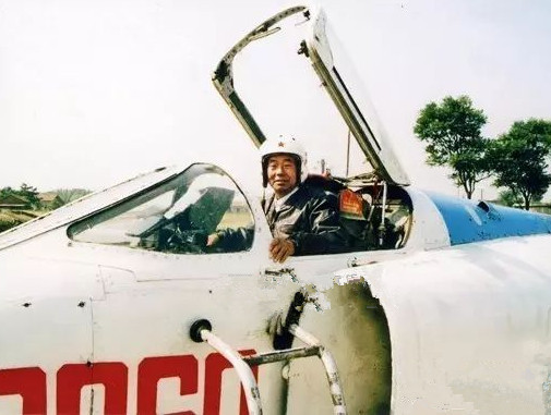 我国投掷第一颗实战氢弹的英雄飞行员杨国祥