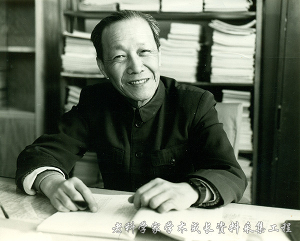 “巨浪”腾飞，他将一生光热献给祖国