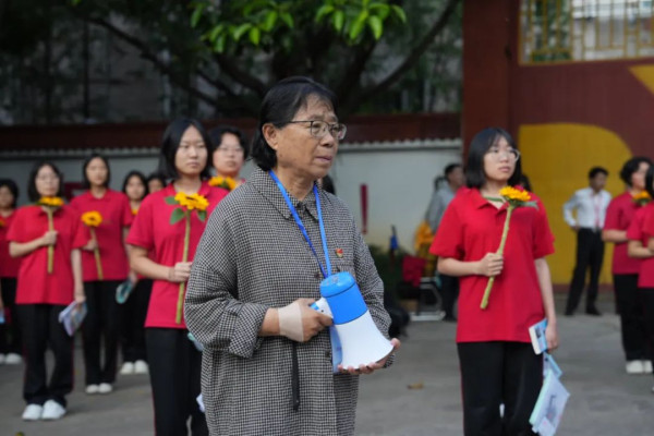 张桂梅的学生，大学毕业做了一个决定……