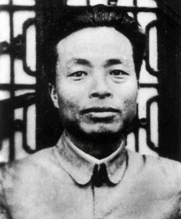 王立华：毛主席、朱总司令，为什么要为他执绋抬棺？