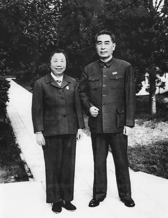 忆周恩来邓颖超与各界人士的几段交往