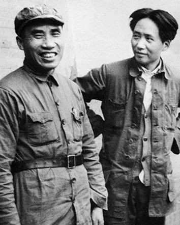 《论持久战》使毛主席赢得了全党发自内心的佩服，最终成为无可替代的领袖