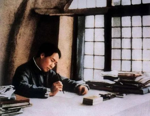 《论持久战》使毛主席赢得了全党发自内心的佩服，最终成为无可替代的领袖