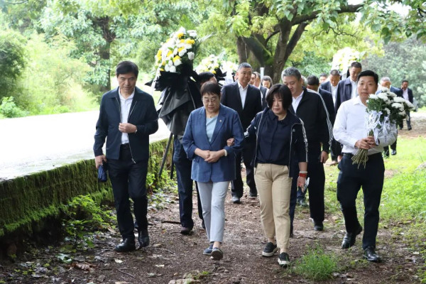 四川省玉阶文化基金会在昆明举办纪念朱德总司令逝世48周年系列活动