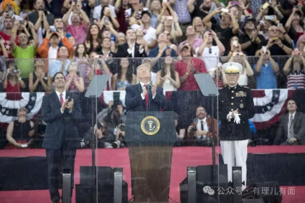 破天荒：美国阅兵为总统庆生！