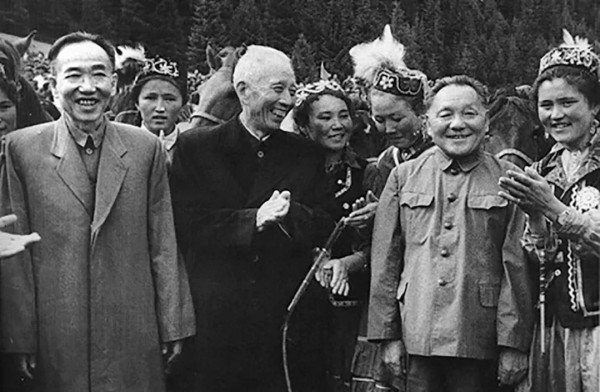 王震将军五进塔里木