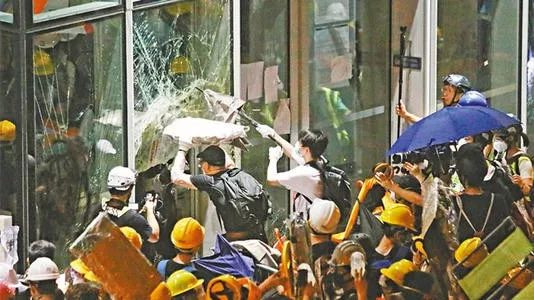 美国中情局在香港做了什么？