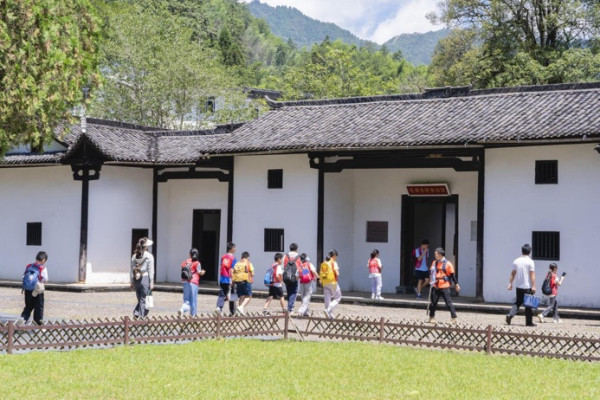 深圳少年走进红色圣地井冈山