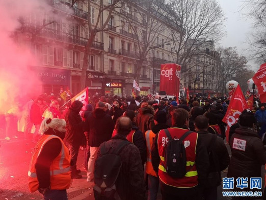“战斗到圣诞节”这场法国大罢工为何来势汹汹？