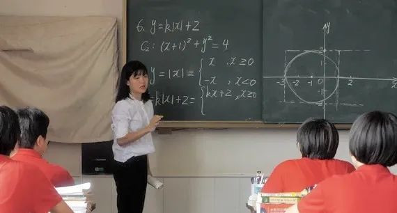 张桂梅的学生，大学毕业做了一个决定……
