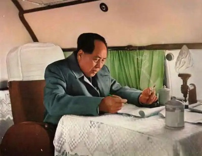 毛主席：无论在任何条件下，都要忠于党的事业