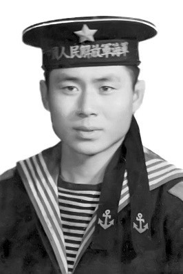 我们是首艘核潜艇列装的护旗手