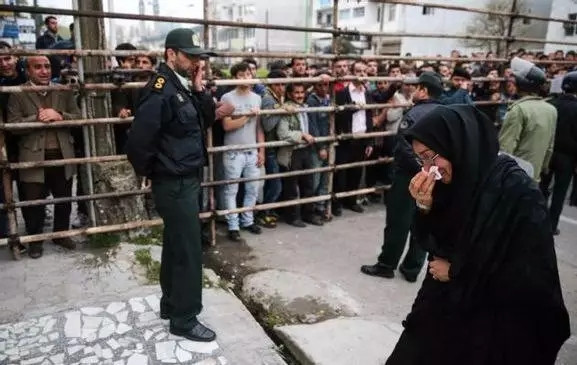 伊朗刑场上的惊人一幕……