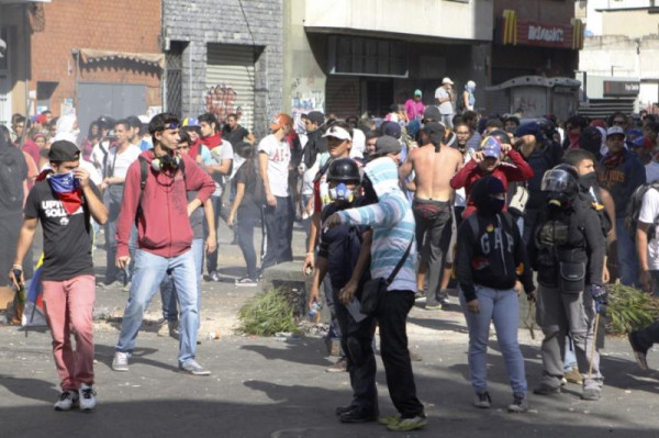 委内瑞拉右翼势力制造暴力事件意图重演政变历史