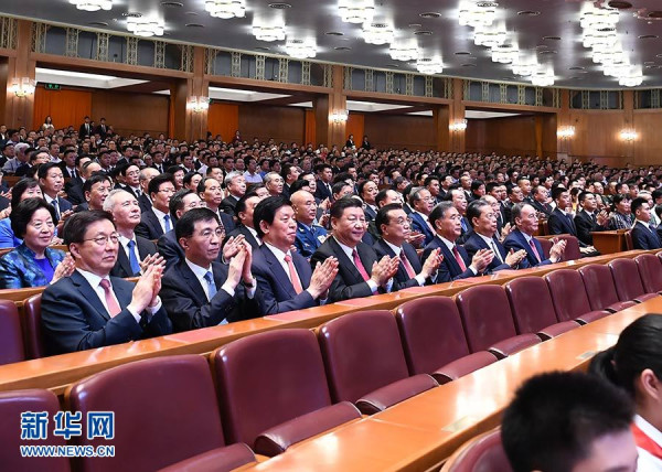 习近平等观看庆祝新中国成立70周年文艺晚会