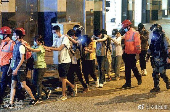 香港理大：大型，排队，自首现场！