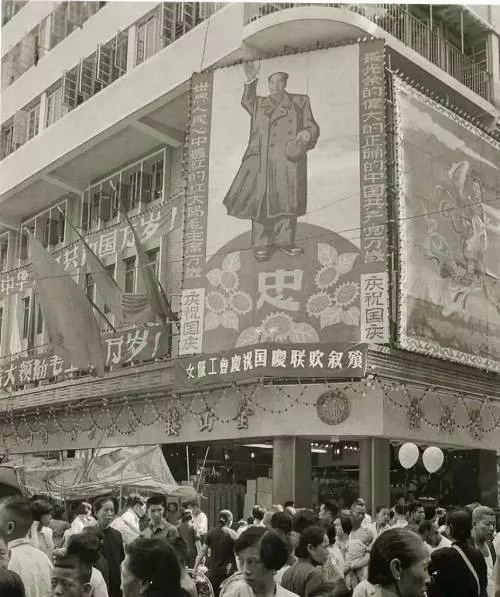 红潮席卷的香港：实拍六十年代的香港