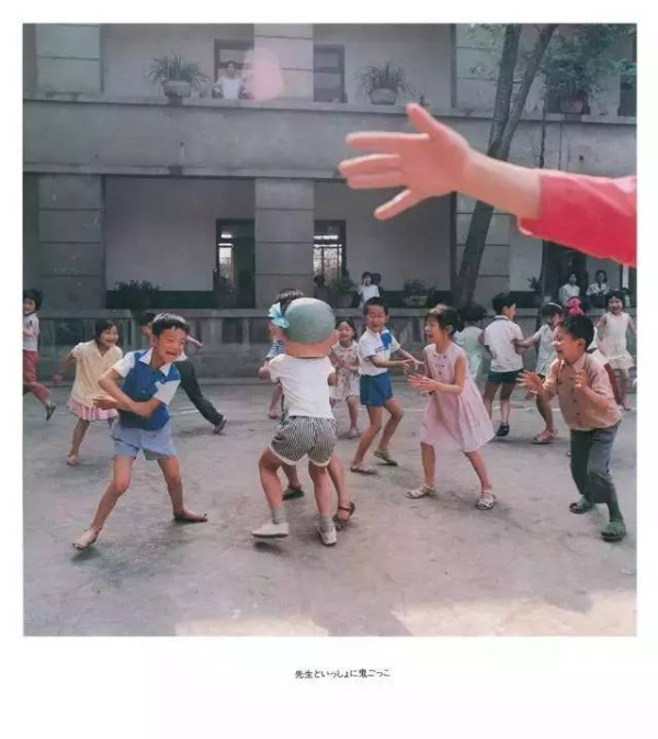 日本摄影家说：根本不用抓拍，1980年代的中国儿童每一个都那么纯真