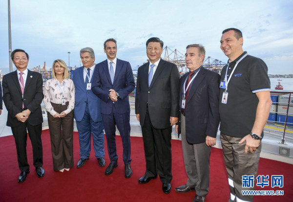 习近平和希腊总理参观中远比雷埃夫斯港项目