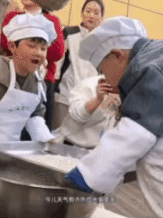 不折腾家长的徐州幼儿园，手工课居然教孩子炒菜做饭