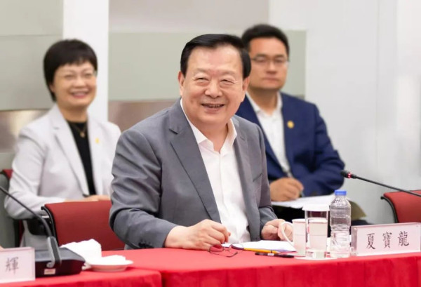 港澳办主任：资本无国界，商人有祖国，“下跪”媚美必为人民所不齿