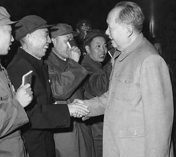 王震将军五进塔里木