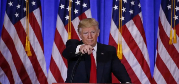 CNN独家曝光了特朗普与爱泼斯坦隐秘往来的大量照片与视频