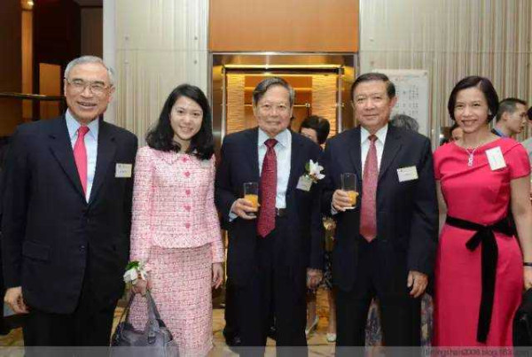 清华学子：“把杨振宁驱逐出境！”