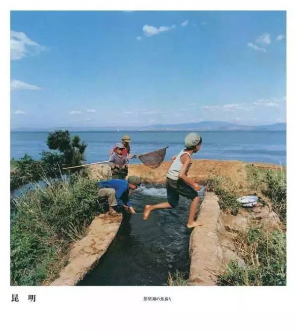 日本摄影家说：根本不用抓拍，1980年代的中国儿童每一个都那么纯真