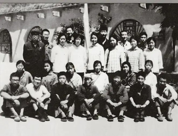 一张50年前的登记表，这样描述青年习近平