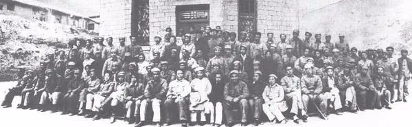 毛泽东决心亲自抓文艺界的问题，1942年延安文艺座谈会的台前幕后